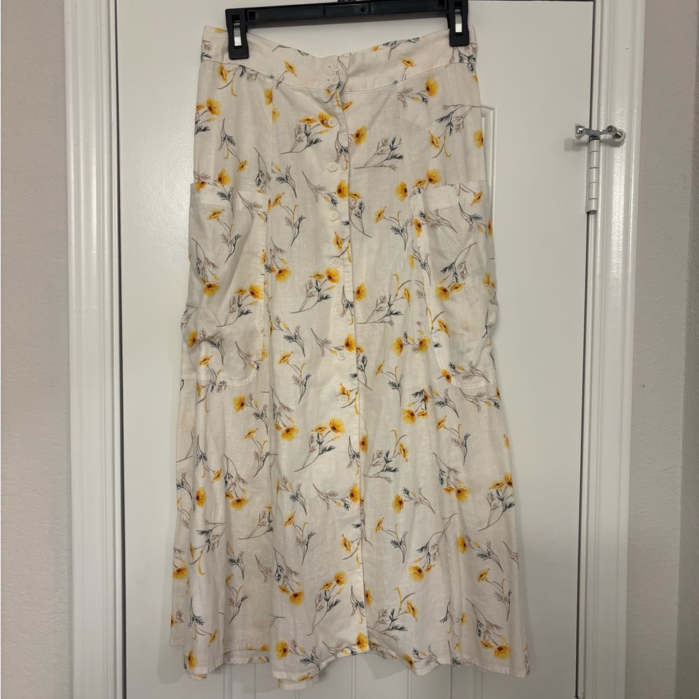 Chic Floral Midi Dress in White and Yellow